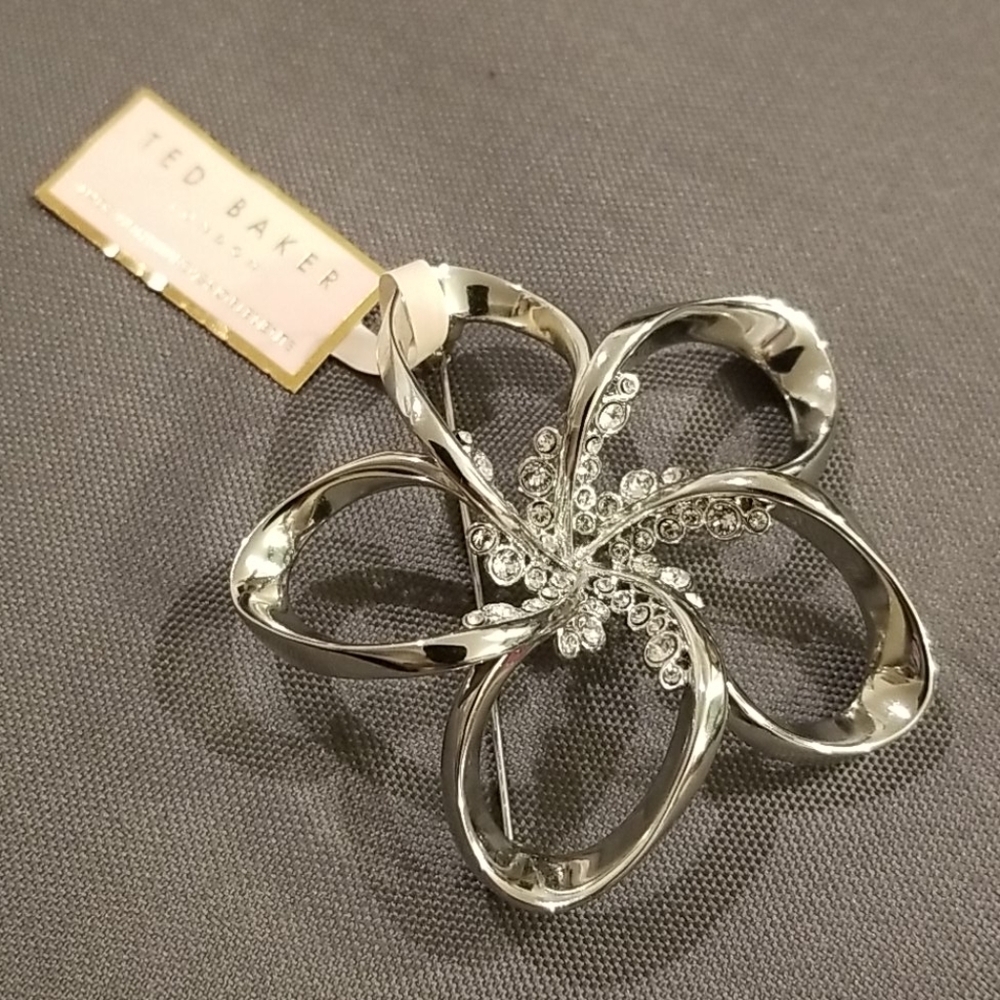💕TED BAKER💕 *FLAWED/DEFECTIVE* Belvas Silver Crystal Blossom Brooch - Picture 4 of 8